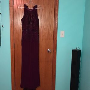 Gorgeous maroon formal dress!!